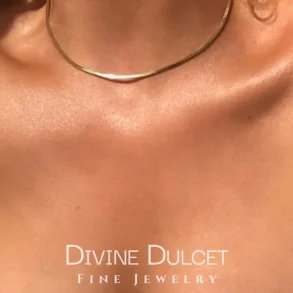 18K guldbelagt flad kde choker  minimalistisk elegance til enhver stil
