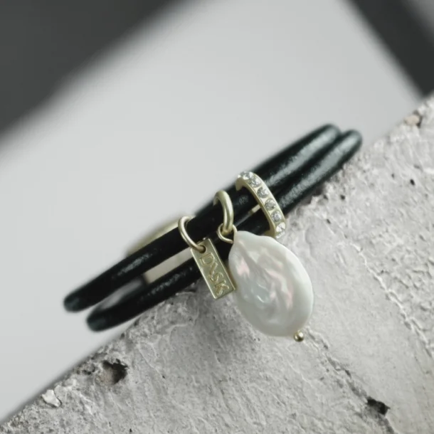 Audrey IN:STORE Pearl Leather Bracelet Gold Plating